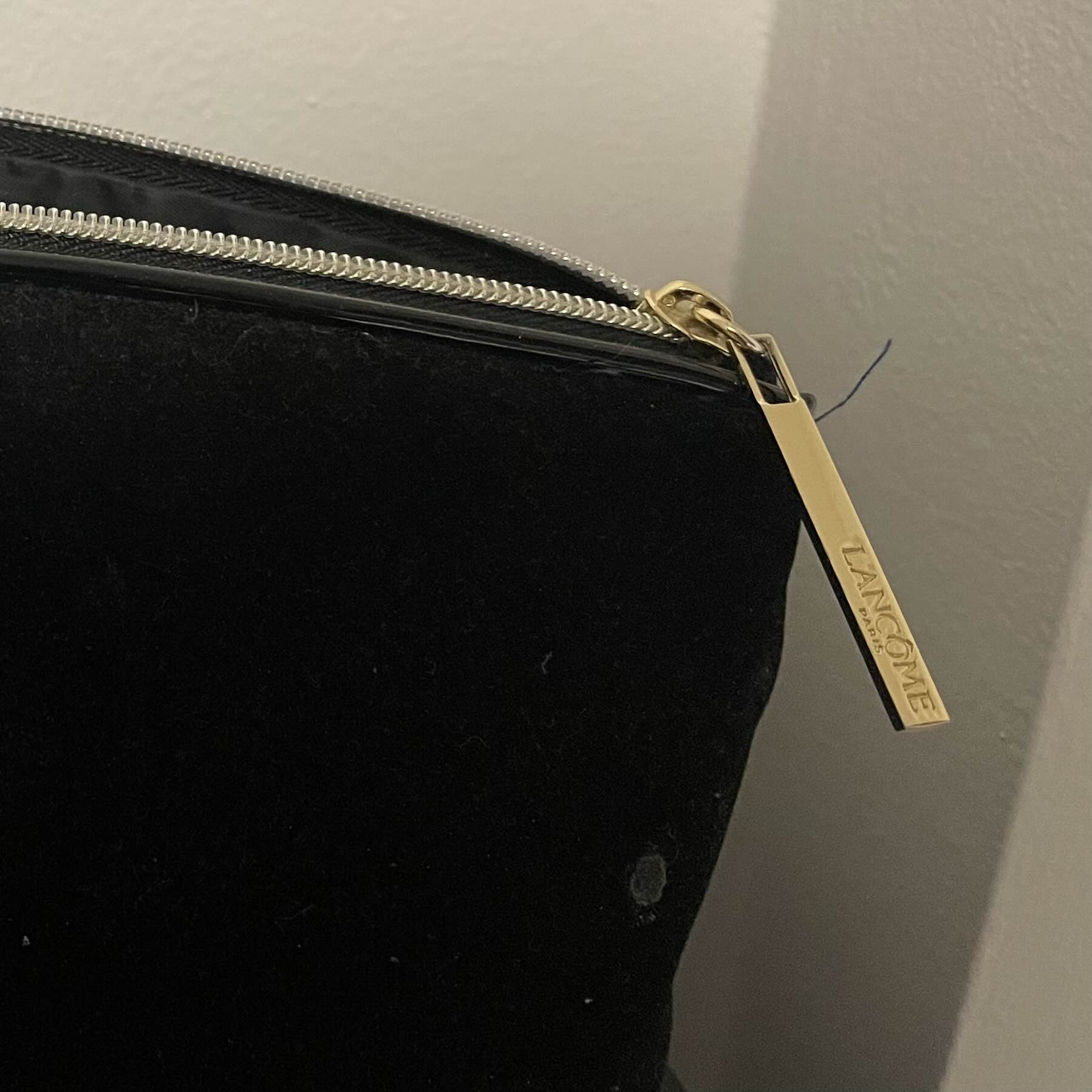 A small purse zipper
